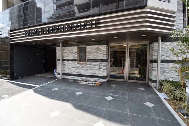 エスリード天王寺ブランシェのエントランス