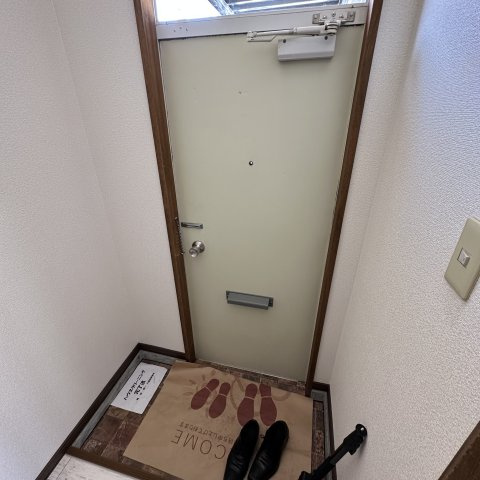 ハイツアクティブの玄関