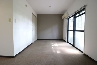 【居間・リビング】 | サンヴューパレス空港 | 別号室の写真になります。現況優先。