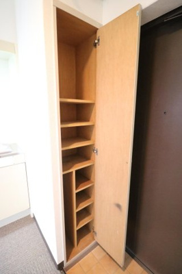 【玄関】 | サンヴューパレス空港 | 別号室の写真になります。現況優先。