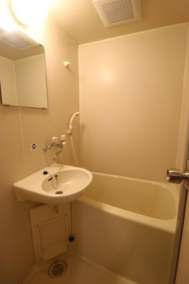 【浴室】 | サンヴューパレス空港 | 別号室の写真になります。現況優先。