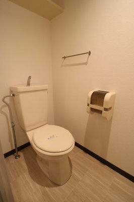 【トイレ】 | サンヴューパレス空港 | 別号室の写真になります。現況優先。