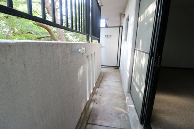 【バルコニー】 | サンヴューパレス空港 | 別号室の写真になります。現況優先。