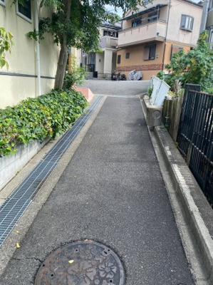 【前面道路含む現地写真】 | 東大阪市上四条町　中古戸建駐車場１台付き