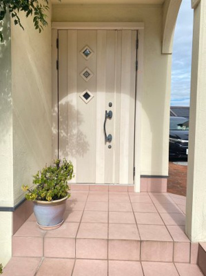 【玄関】 | 東大阪市上四条町　中古戸建駐車場１台付き