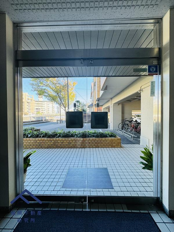 鳥飼リバーハイツのエントランス