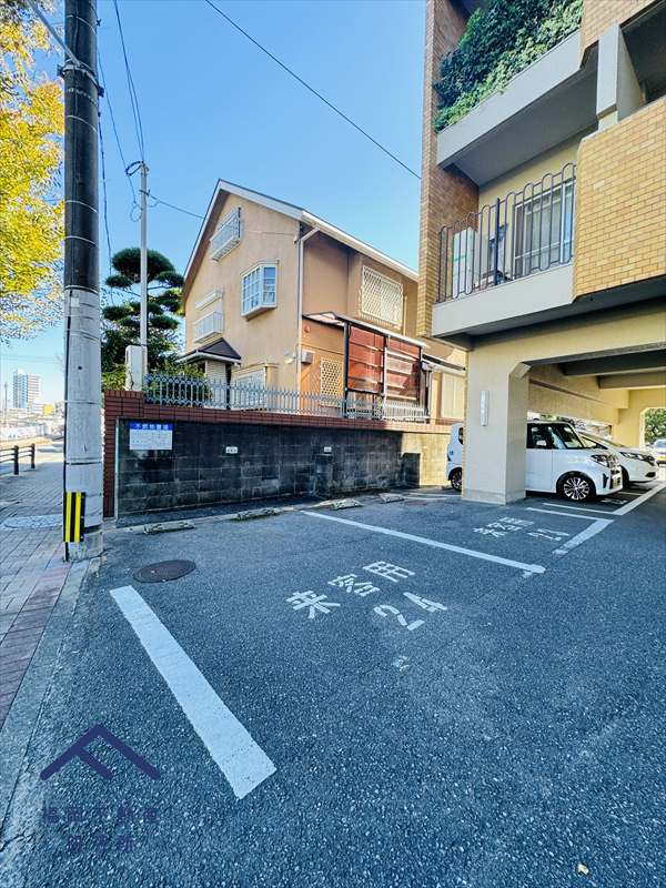 鳥飼リバーハイツの駐車場