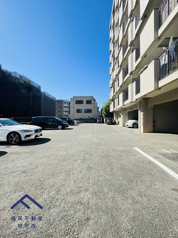 鳥飼リバーハイツの駐車場