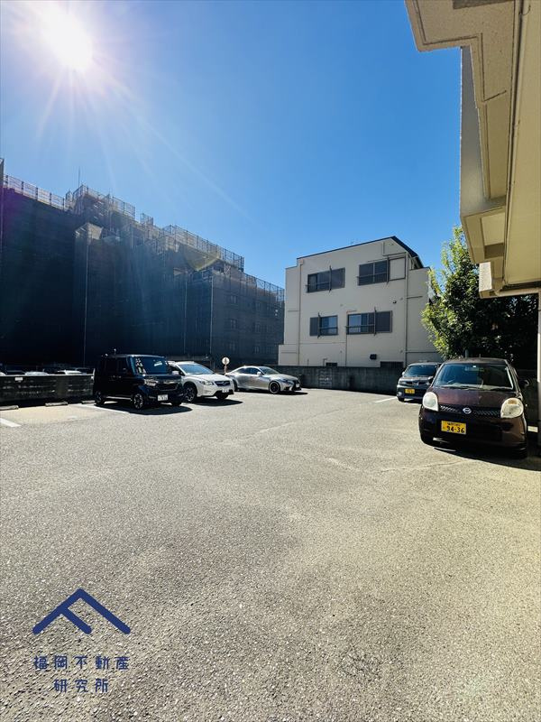 鳥飼リバーハイツの駐車場