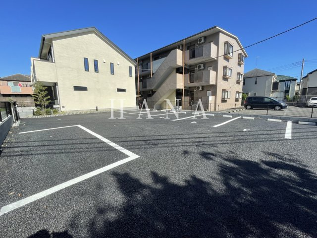 ルミエールの駐車場