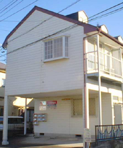 コーポロイヤルの外観