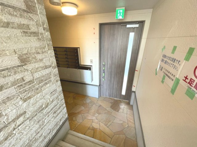 【エントランス】 | JR 大阪環状線 桃谷駅 3階建て 新築