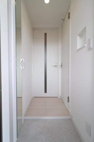 【玄関】 | Crecia香椎 | 別号室の写真になります。現況優先。