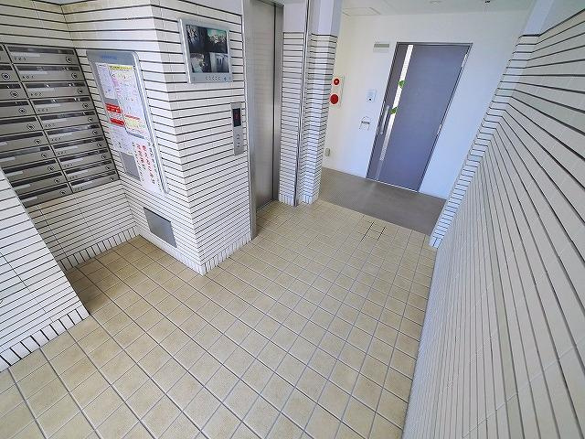 アルヴァローレ生駒のエントランス|落ち着いたエントランスです