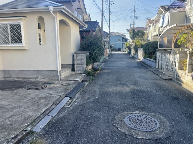 熊谷市下奈良　中古戸建の前面道路含む現地写真|現地前面道路（２０２３年１０月２７日）撮影