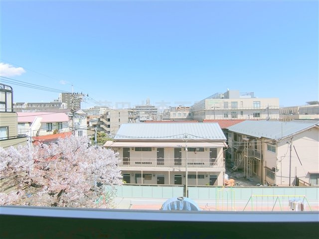 メゾン西蒲田の展望|DKの窓から！住宅街ですのでご覧の眺望！もちろん陽当たりも◎