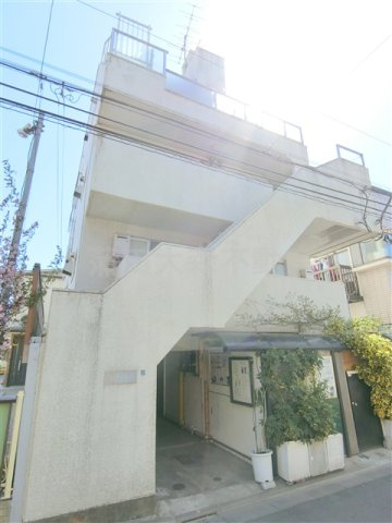 メゾン西蒲田の外観|1975年7月築　RC鉄筋コンクリート造地上4階建て総戸数6戸
東京都大田区西蒲田4丁目　京浜東北線蒲田駅徒歩11分、東急池上線蓮沼駅徒歩12分
