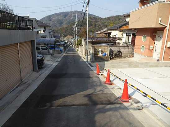 【前面道路含む現地写真】