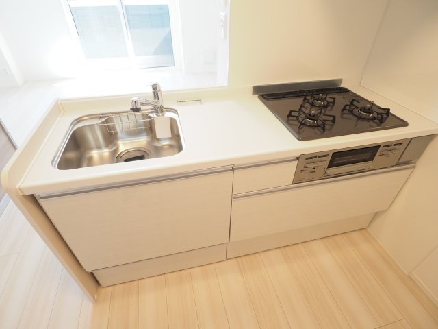 料理好きには嬉しい3口ガスコンロ、グリル付き