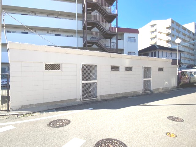 名島コーポのその他共用部分|共用のごみ置き場はドア付き！猫やカラスに荒らされる心配なし！