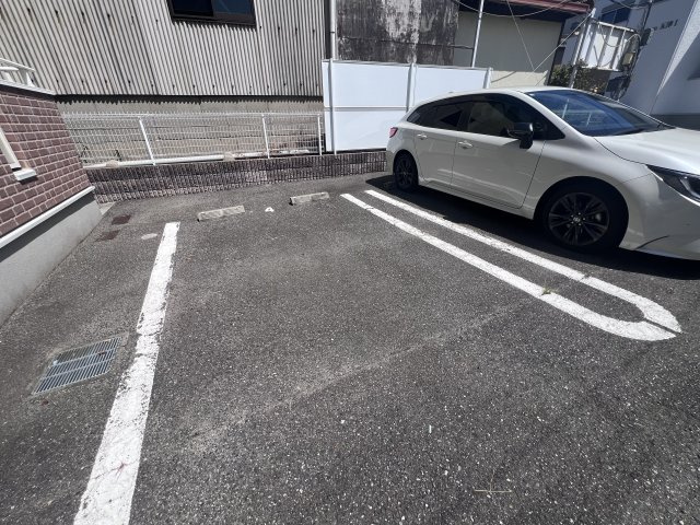 Ｌｉｖｅ　ｈｏｕｓｅの駐車場