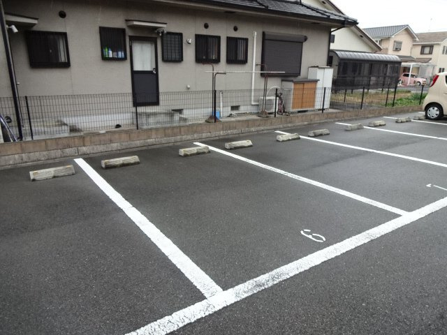 ライブリーレジデンスの駐車場