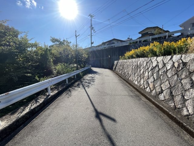 阪南市光陽台3丁目　建築条件なし土地の前面道路含む現地写真