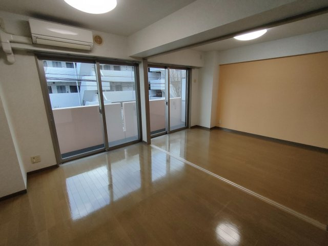 フレイグラントオリーブの洋室