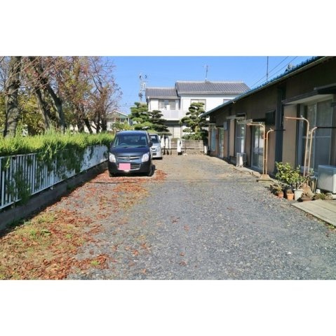 羽島市竹鼻町神楽の倉庫の駐車場