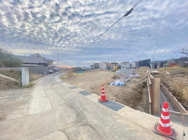 岩出市根来分譲地(16号地の内容)の前面道路含む現地写真