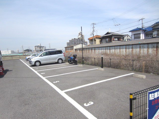 【駐車場】