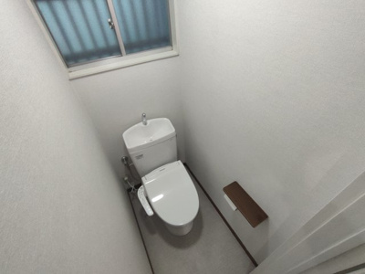 【トイレ】 | 岩槻区東町1丁目戸建て | 個人の部屋や寝室として使える洋室です