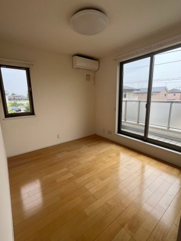 牛沢町中古戸建の洋室