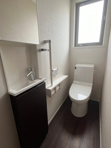 牛沢町中古戸建のトイレ