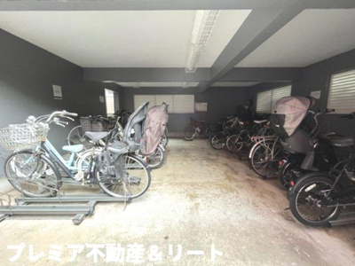 【その他共用部分】 | プレミアロッソ | 駐輪場です