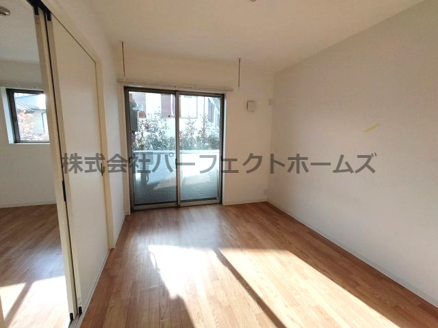 クラウディア香里ケ丘の洋室|明るい洋室です