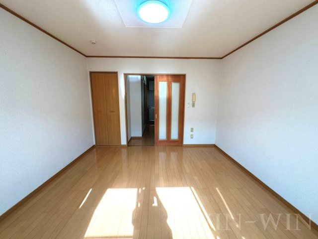 ミューズイン花中 Aの居間・リビング