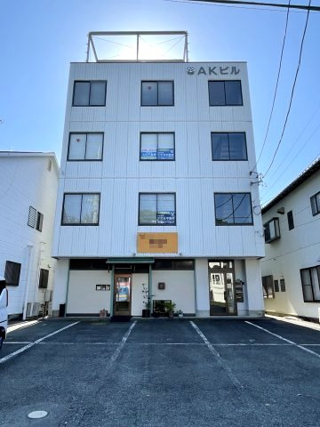AKビルの外観