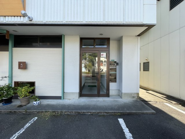 AKビルのエントランス