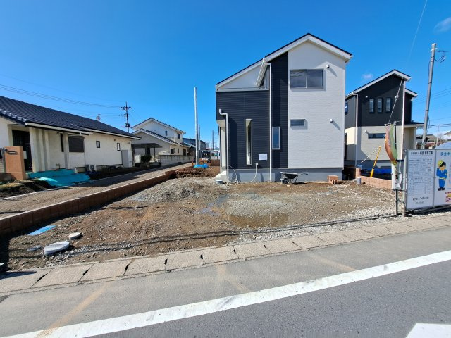 新築　高崎市藤塚町第1　4号棟の駐車場|現地写真　 駐車スペース広々！並列３～4台置けます♪					
