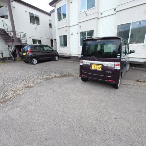 フローラルハイムＢの駐車場