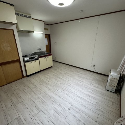 メゾンウエダの内装|落ち着いた色調の洋室です