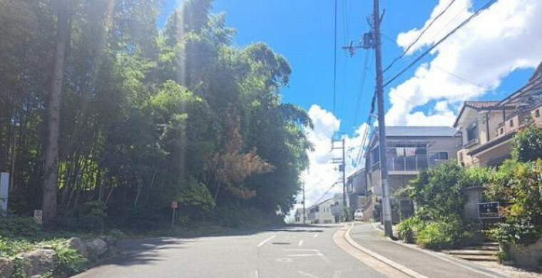 津田東町２丁目　中古戸建の前面道路含む現地写真