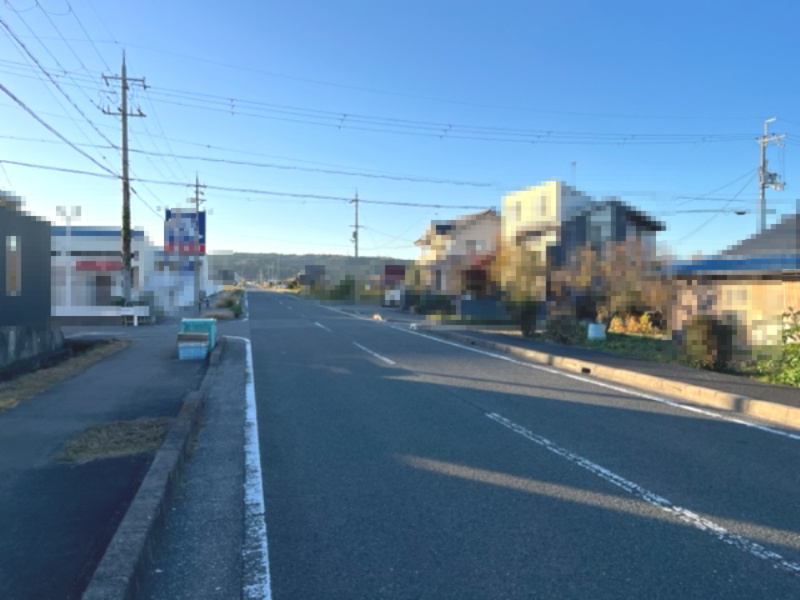高島市新旭町旭59坪土地の前面道路含む現地写真