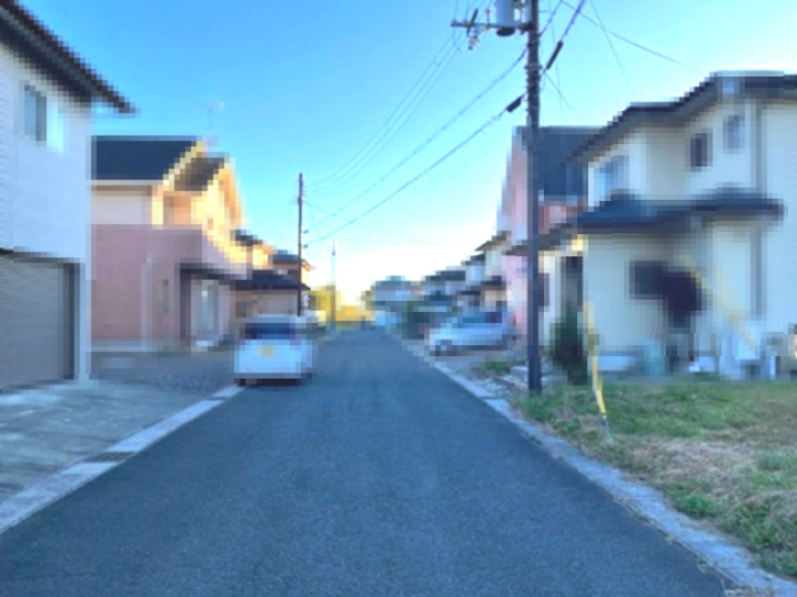高島市新旭町旭59坪土地の前面道路含む現地写真