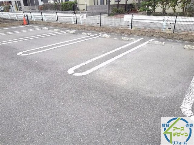 エテルノ・ヴィスキオの駐車場|車をお持ちの方に嬉しい駐車場付きの物件です