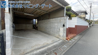 【駐車場】 | 奥行きがある為、タイヤの保管等のスペースも有。