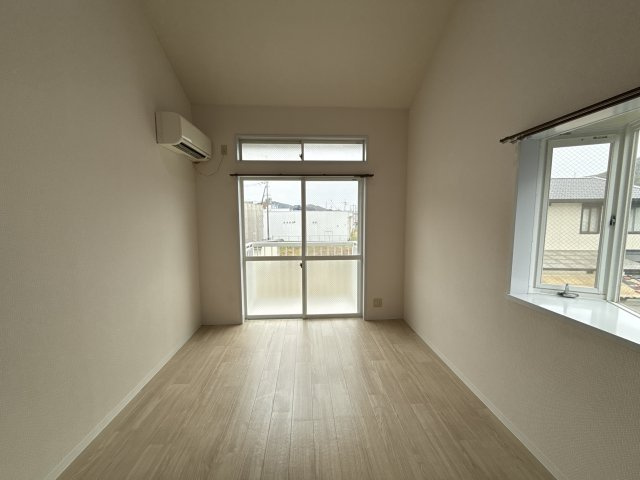 アーバンハイツの居間・リビング