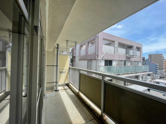 レジデンス木野川のバルコニー|外からの目が気にならないバルコニーで洗濯物が干せます