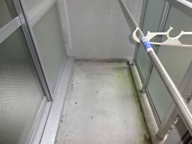 白国弘友ハイツのバルコニー